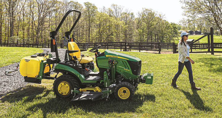 1025R sub-compact with sprayer_750x400