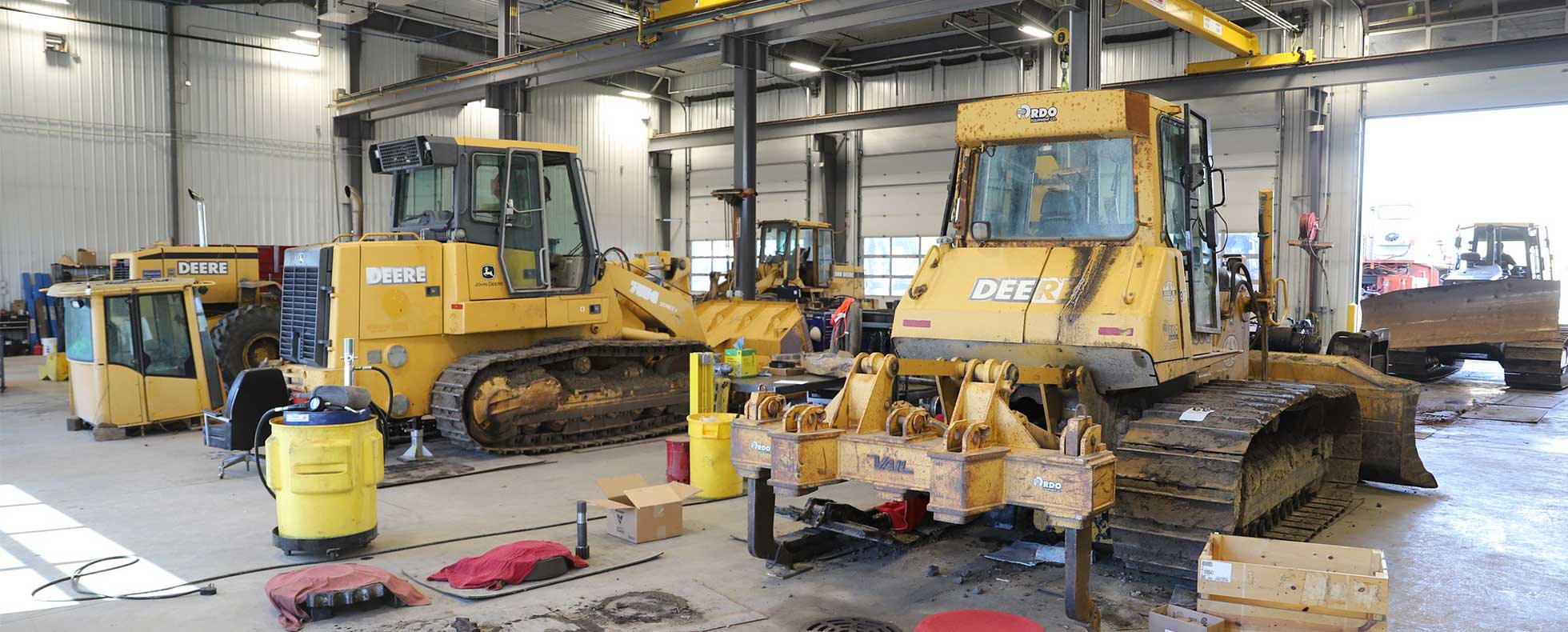Diesel Mechanic Internship vs. Apprenticeship: What’s the Difference?