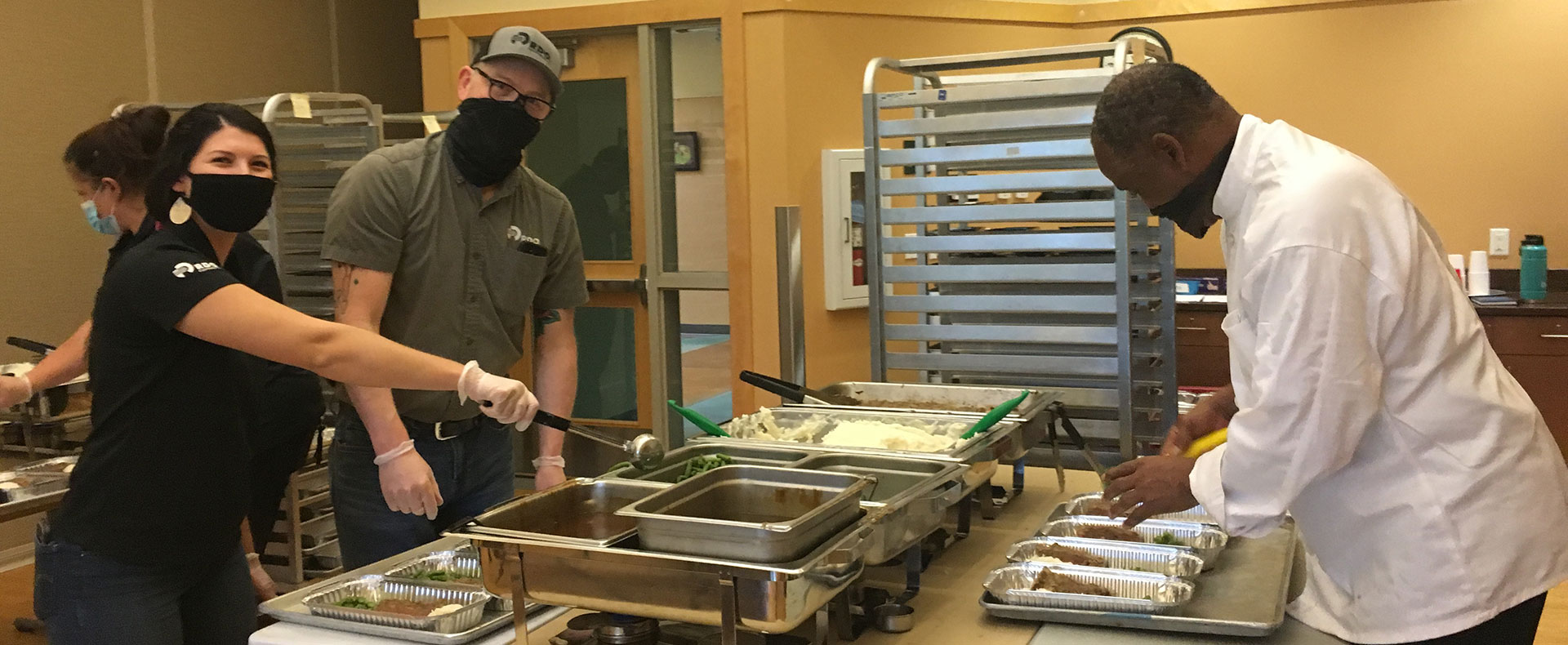Team Members Provide Meals for Oregon Wildfire Victims