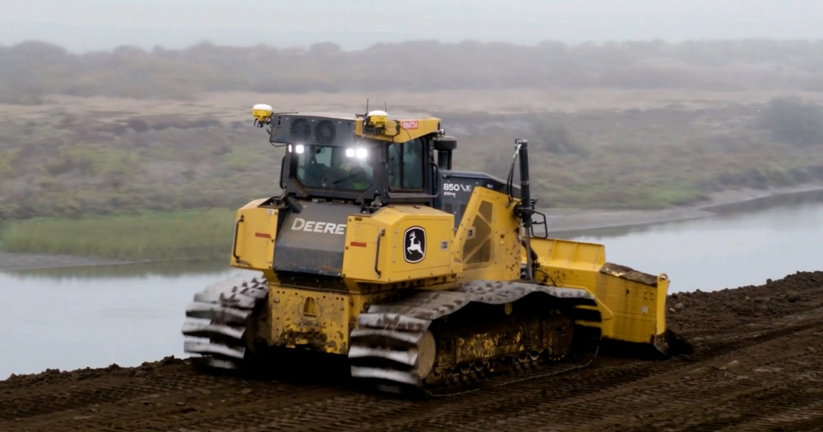 Westlund Excavating: SmartGrade Wins with John Deere 850 X | RDO