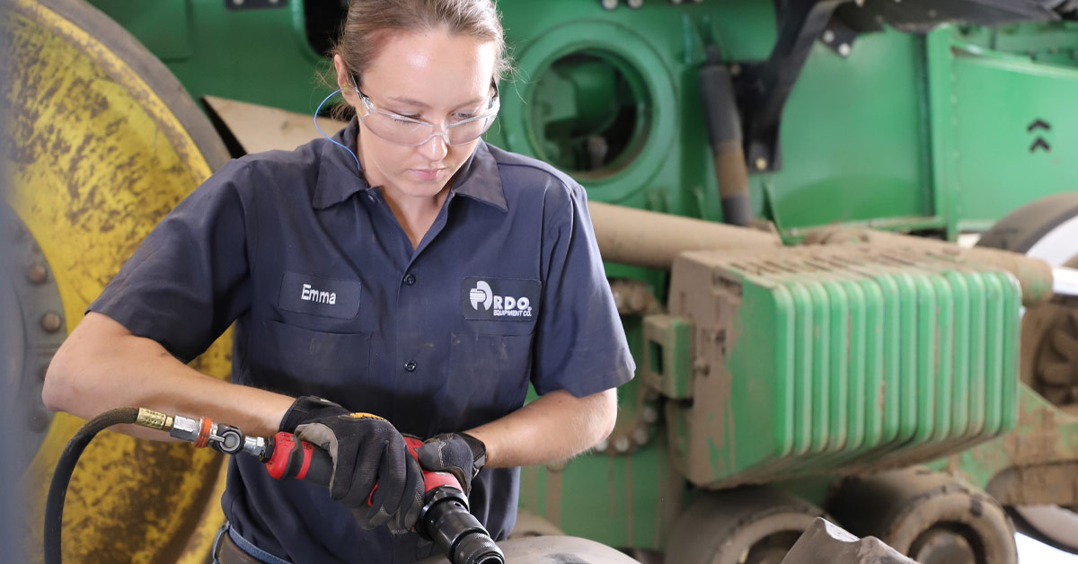 A Sneak Peek in the Service Shop: Get Up Close in a Heavy Equipment ...